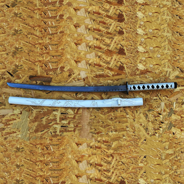 Голям традиционен японски меч КАТАНА с класически дървен бял калъф с дърворезба