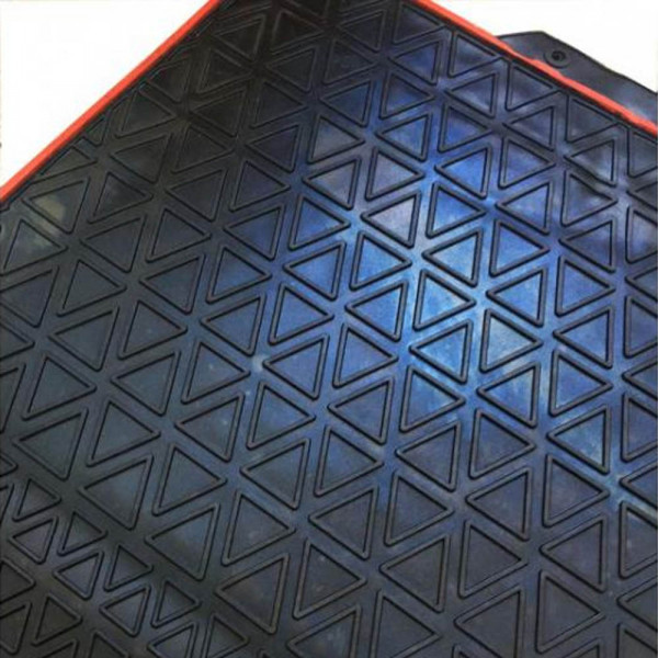 Универсален комплект гумени стелки 51264, 4 броя с ЧЕРВЕН кант 2015