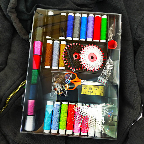 Голям широкоприложим шивашки комплект за всякакъв тип употреба