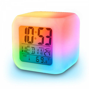 Светещ LED часовник с CUBE с различни цветове и множество функции...