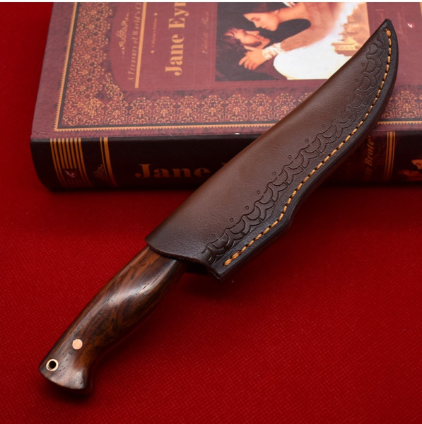 Ръчно изработен ловен нож CLASSIC D2 DER HUNT, фултанг, стоманаD2, кания телешки бланк