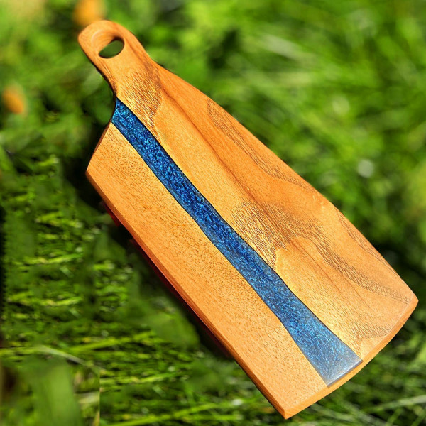 Kулинарна дъска BLUE NET COMPACT за рязане и сервиране, дърво орех и епоксидна смола, ръчна изработка