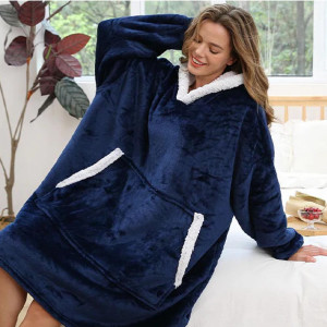 Плюшено пухкаво одеяло с ръкави и качулка ХУДИ - Huggle Hoodie BLUE,...
