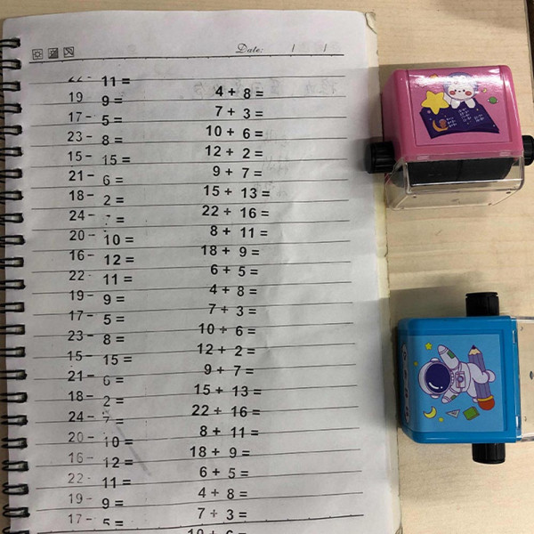 Детенце учи математика: Детски изчислителен печат MATHROLLER PINK- разнообразие от различни уравнения с ИЗВАЖДАНЕ само с едно движение, розов цвят, 1бр., BF23