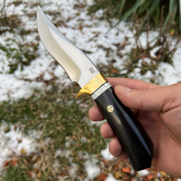 Ръчно изработен ловен нож DER HUNT, стомана D2, дръжка абанос