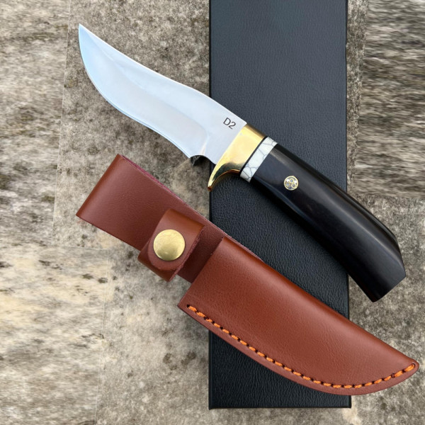 Ръчно изработен ловен нож DER HUNT, стомана D2, дръжка абанос