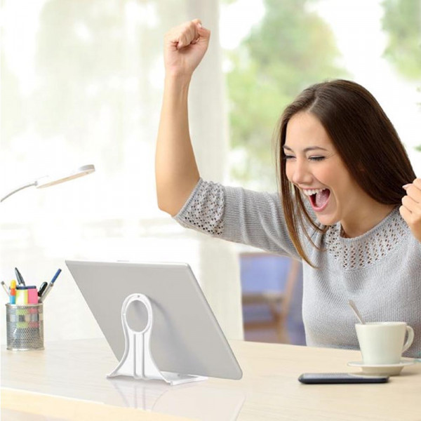 Универсална стойка за телефони и таблети 11 x 6.5 x 10cm