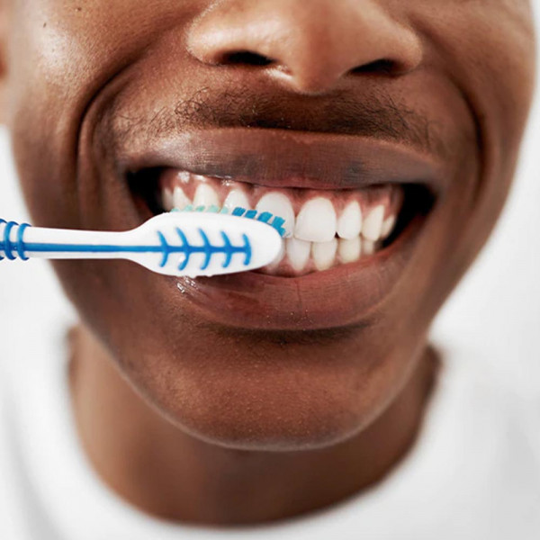 Паста за зъби и вода за уста 100 ml - Colgate 2 in 1 whitening with Stain Lifters