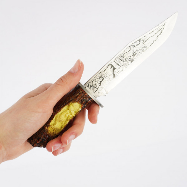 Красив подаръчен нож със стойка и елементи елен