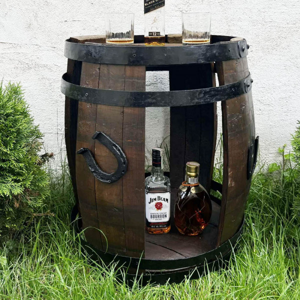 Ръчно изработена масичка - бар от старо буре и подкови за късмет. Единствена бройка