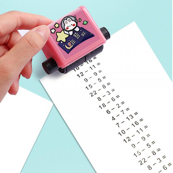 КЛУБНА ОФЕРТА:  Детенце учи математика: Детски изчислителен печат MATHROLLER PINK- разнообразие от различни уравнения с ИЗВАЖДАНЕ само с едно движение, розов цвят, 1бр.