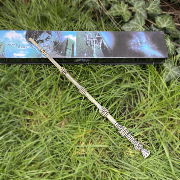 КЛУБНА ОФЕРТА: Магическата пръчка на Албус Дъмбълдор - HP ⚡,  колекционерска пръчка