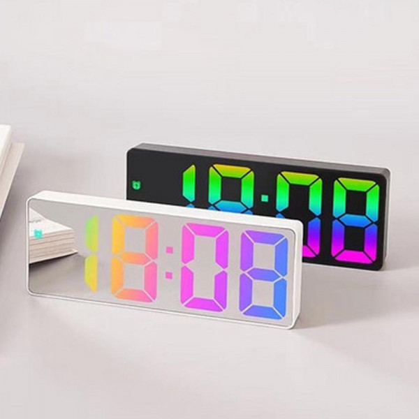 КЛУБНА ОФЕРТА: Дигитален цветен  LED часовник GH0725 - аларма, светещ