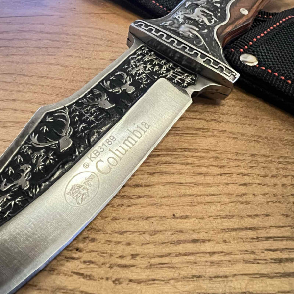 Тежък бутиков ловен нож COLUMBIA KB3189 с кания, дръжка орех и ловни инкрустации