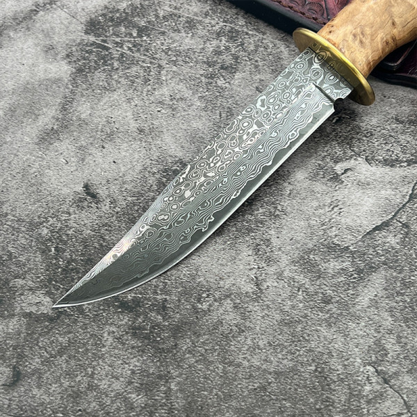 Класически японски нож DAMASKUS HUNTING, VG10 ламинат 69 слоя, месинг, туя и кожена кания