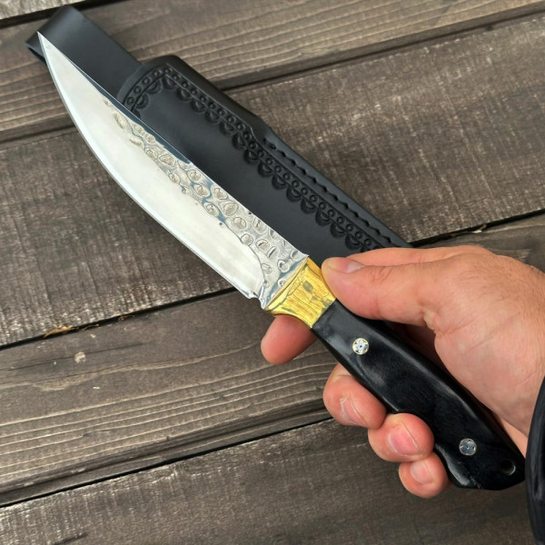 Тежък ловен нож Der HUNT, фултанг, стомана 7Cr13mov , дръжка махагон, гравирана кожена кания