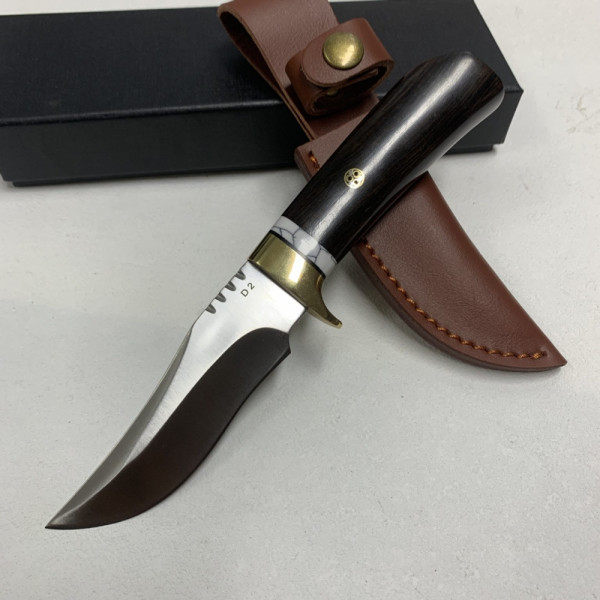 Ловен нож DER HUNT ORIENT,  стомана D2, дръжка абанос, тюркоаз и месинг, кожена кания