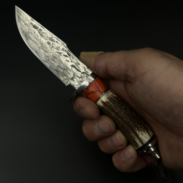 Компактен и лек японски ловен нож MYATO DEER 24 DAMASK, стомана VG10, кания от телешка кожа