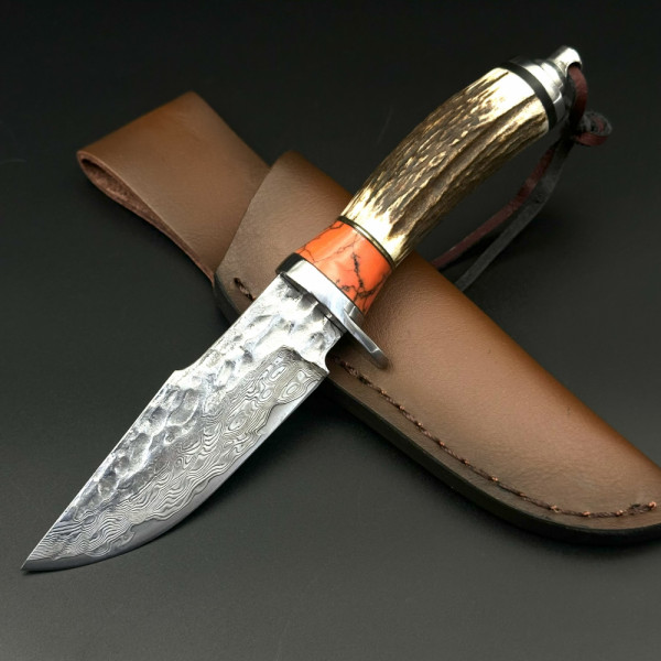 Компактен и лек японски ловен нож MYATO DEER 24 DAMASK, стомана VG10, кания от телешка кожа