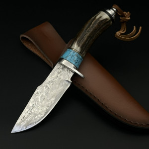 Компактен и лек японски ловен нож MYATO DEER 23 DAMASK, стомана VG10, кания от телешка кожа