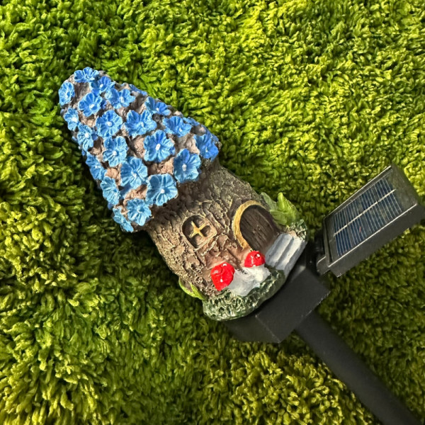 Дизайнерска градинска соларна лампа „Приказна къщичка“ с LED диод, топла светлина и батерия с дълъг живот