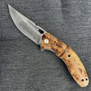 Полуавтоматичен сгъваем нож DAMASKUS с палец за отваряне, дамаска стомана VG10 69 слоя, дръжка орех, кутия