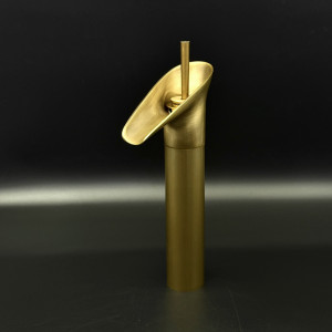 Луксозен ретро смесител BAROQUE  GOD AD-6137 за кухня и баня,  месинг, самостоящ, смесителна батерия