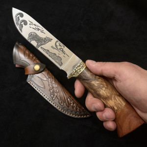 Голям руски ловен нож ВОЛК, стомана 65х13, кожена кания, дръжка орех и стабилизиран тумор