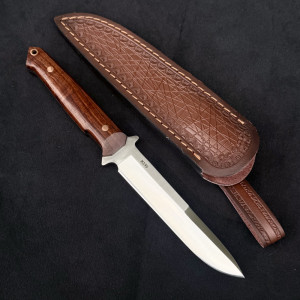 Немски ловен нож Der HUNT296 CHERRY, фултанг стомана Bohler M390, дръжка череша, кожена кания