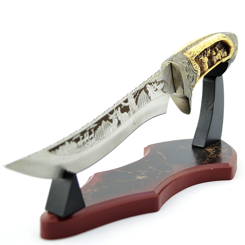 Бутиков подаръчен нож WILDLIFE COLLECTION DEER с настолна трофейна поставка
