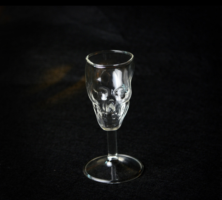 Стъклена чашa за вино SKULL
