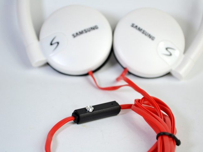 HiFi стерео слушалки SAMSUNG SM-133 от високия клас,вграден микрофон,функция свободни ръце