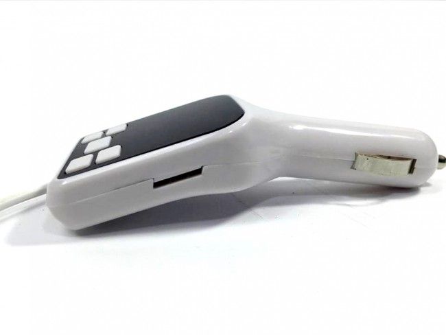 Авто трансмитер А3-8в1-MP3 плейър,USB зарядно 2.0А,кабели за зареждане на телефона
