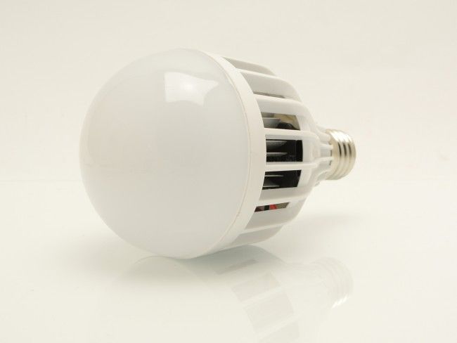 Супер мощна LED крушка 24W 1500 Lmn аналог на 200W oбикновена крушка топла светлина 3000K