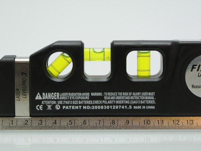 Мултифункционален лазерен нивелир-ролетка за всеки дом и куфар