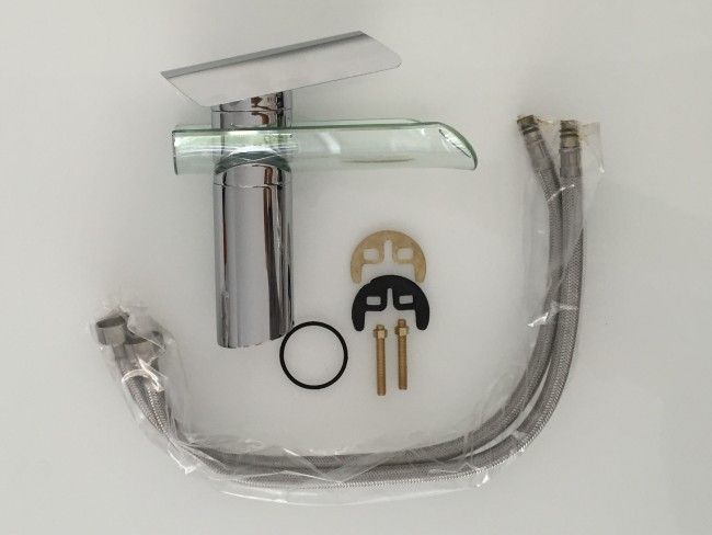 Луксозна батерия-смесител за умивалник ITALOMIX 8001 GLASS RIVER-с елегантен стъклен улей