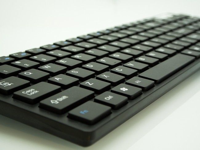 комплект безжични клавиатура и мишка iDesign в черен цвят