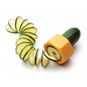 Бърза и ефективна белачка-ренде за красиви спирали от краставици, моркови и други плодове