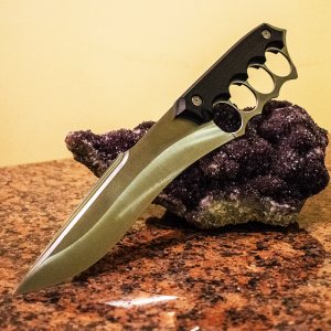 Голям ловно-тактически нож WOLF X9 със затворен предпазител за пръсти, канал и кания винил